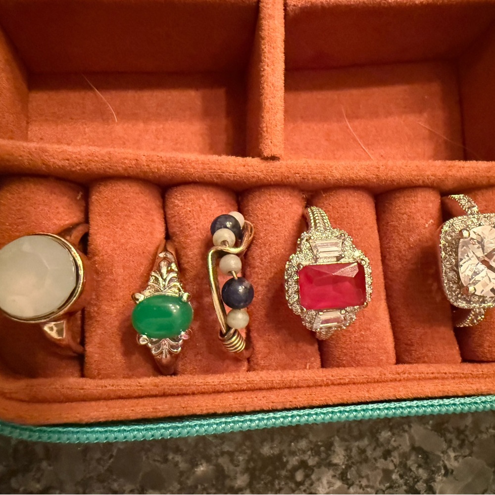 Elegant Women's Jewelry Set with Gemstones
